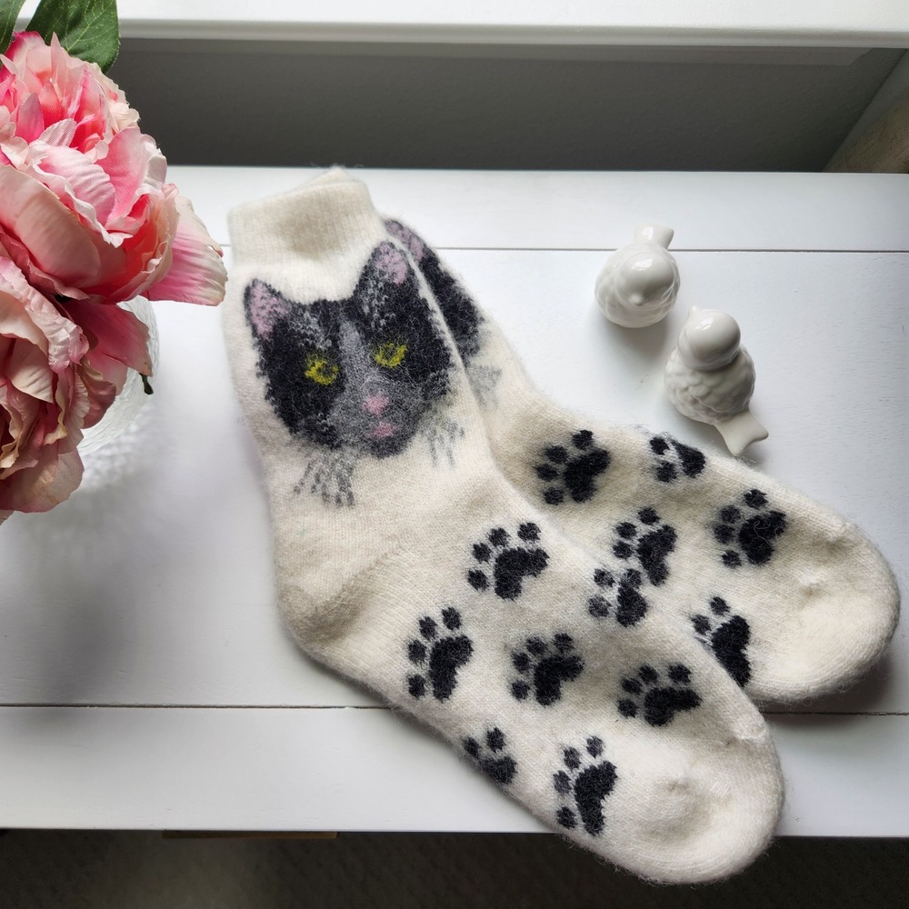 UAB Brolių Trikotažas Wool Cat Paw Print Socks White Tuxedo Cat Lithuania